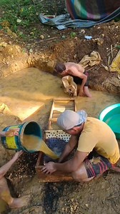 4.5M views · 78K reactions | Banlasan - Traditional Mining Techniques (Ang BANLASAN ay isang uring kagamitang pang mina, naginagamit ng ating mga ninono partikular na sa MINDANAO) #ClydeStory #Gold #Mining #Diamond | Clyde Story | Facebook