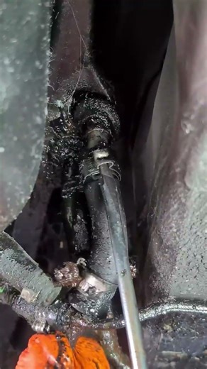 Replacing rusty fuel lines #mechanic #repair #bmw #broken #car #diesel #diy #e38