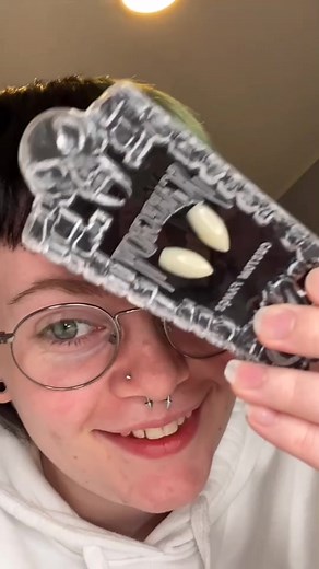 Funsies #vampire#teeth#vampireteeth#fangs#tvd#makeup#fyp#foryou#foryoupage#scarecrow#scarecrowfangs