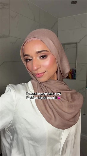 I don't normally recreate looks BUT I love the VS signature look so had to recreate