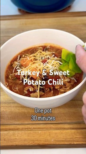 Healthy Turkey & Sweet Potato Chili | Easy One-Pot Family Dinner. Recipe at TheSavoryNook.com