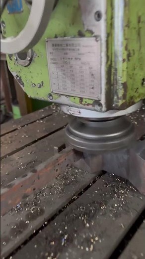 That cutting bell 🔔 sound 👆🏻#machining #engineeringjobs #fabrication