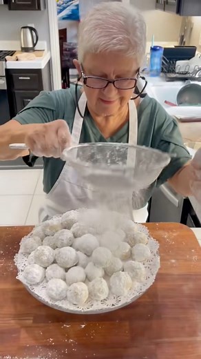 Dolce di noce There’s something truly special about Mama’s homemade dolce di noce—a dessert that tastes like tradition, patience, and memories passed down through generations. 🌰✨ Every bite is soft, nutty, and rich, with that unmistakable warmth only walnuts can give. Mama makes it the old-school way, grinding the nuts by hand, mixing everything with care, and baking it until the whole house smells like coziness and Sunday afternoons. It’s simple, humble, and deeply rooted in our Calabrese heri