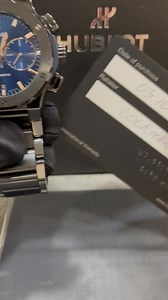 Preowned~ Hublot classic fusion chronograph 520.cm.7170.cm 45mm case Sunburst Blue dial Ceramic bezel Ceramic case Ceramic bracelet Card dated 2018 Full set with card n box Request rm32800 We chat: Lucinda0207 0164167777 Whatsapp: https://wa.link/btph02 Telegram: https://t.me/wwcrocodilepool | KH老板｜wwc观表之网