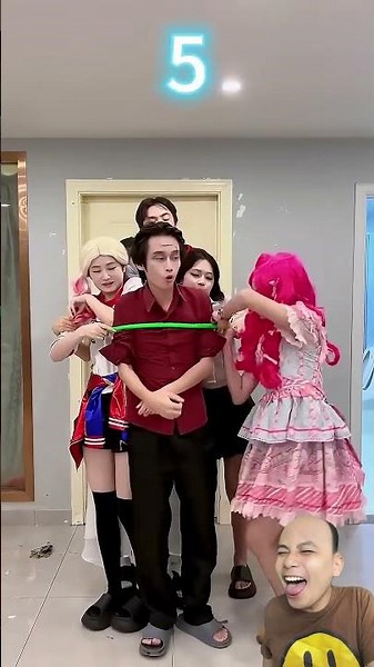 Bao nhiêu người chui vô được vòng #challenge #funny