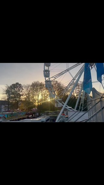 Hallo ihr Lieben 🫶 Heute ist der letzte Tag hier in Bielefeld zur BE-Happy Kirmes. Und somit möchten wir uns auch für diese Saison verabschieden und uns noch einmal herzlich bei allen bedanken. Wir freuen uns aus nächste Saison....wenn es wieder heißt Kraken-Power 😍 #new #kirmes #goodvibes #karussell #tiktok #ontour #letsgo #fahrgeschäft #schausteller #polyp #foryou #bielefeld #behappy #last #funny