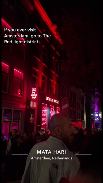 Exploring The Red Light District: A Must-Visit in Amsterdam!