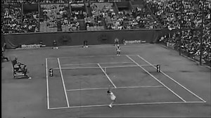 Her story is literally “larger than life”, so much so that Hollywood is dedicating a film to her: happy birthday to Billie Jean King , a “battle of the sexes” and 12 Grand Slam titles, including Roland-Garros in 1972. Sa vie est littéralement "larger than life"… au point qu’Hollywood y consacre un film : joyeux anniversaire à Billie Jean King, une "bataille des sexes" et 12 titres du Grand chelem remportés, dont Roland-Garros en 1972. | ROLAND-GARROS
