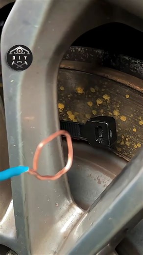 This zip-tied panic alarm yanks when the wheel turns | Life Hacks