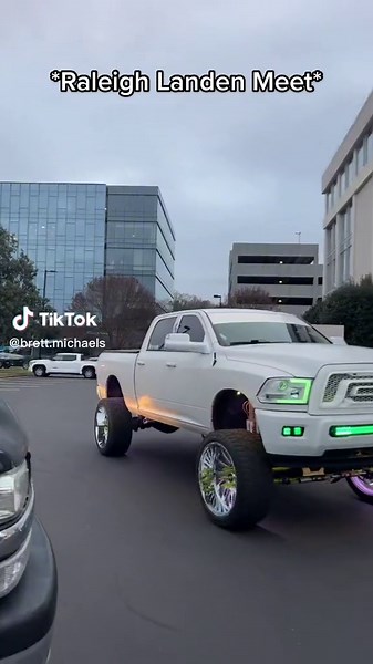 Trucks are crazy #trucks #chevy #carolinasquat #raleigh #freelanden #carolinatrucks