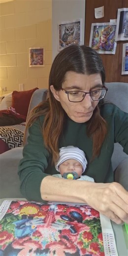 #tiktoklive #livehighlights I am almost done with my Dimond art painting mickey mouse and mine mouse 💖