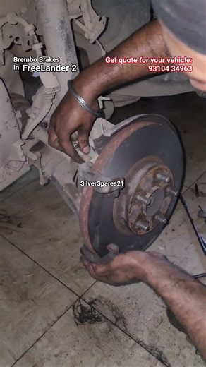 Installing Brembo Brake Pads set in Land Rover - FreeLander 2