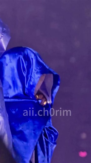 Jin aliens,,tuh kan emang dasarnya aliens 1 ini gabisa diem.selalu penasaran apa yang terjadi di luaran. dia lucu dan yang rekzm juga kamu lucu mbak,,hahaha gemesh#JIN
