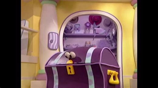 Explora el armario de disfraces en Blue's Room