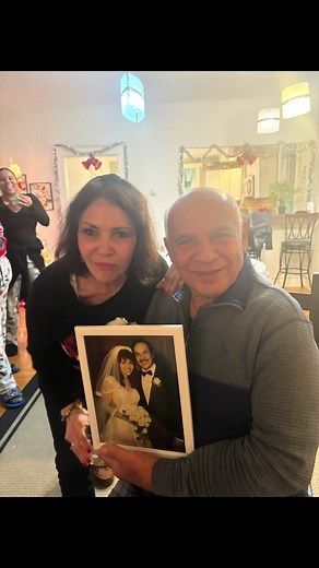 Wedding Surprise: Dad Sees His Wedding Photo for First Time