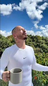 Pal agua que esta haciendo calor… pille pues ‪@elcantantedelghetto‬ 👀