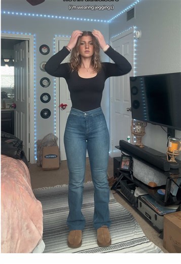 does anyone else still wear jeggings? like can we bring them back so i can live peacefully again #ootd #fashion #gymgirl #fitness #weightloss