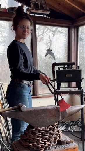 Anna on Instagram: "10 minute tongs 🔥 needed to get a better grip on my hatchet heads so I made a quick pair! #blacksmith#forge#hatchet"