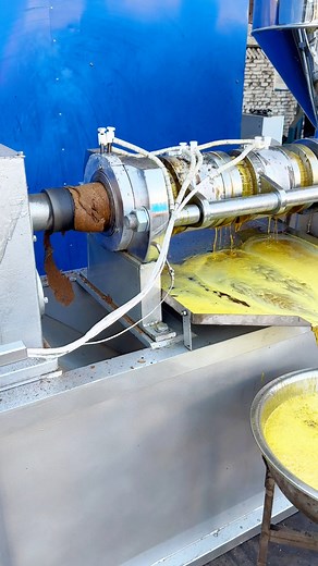 How about the oil press? Look at the oil cake first and then look at the oil. #oilpressmachine #oilpress | Oilpress machine