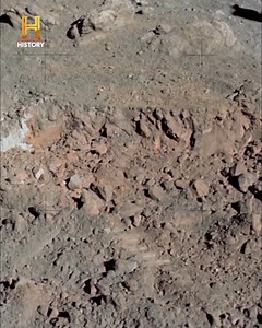 #AlienígenasAncestrales Algunos teóricos de los antiguos astronautas no sólo proponen que seres alienígenas ayudaron al hombre a llegar a la Luna, sino que una vez allí, el hombre encontró más evidencia de que no estamos solos. | HISTORY