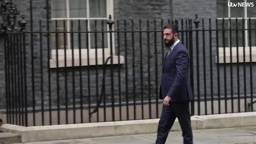 Nueva gira europea de Al Golani. La brújula de la indignación del viejo continente está loquita. Señores como Al Golani se van a hacer una panzada en 5 años. Starmer, Meloni, Macron, Sánchez van a estar bien protegidos, claro.