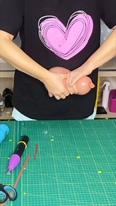 A gingerbread man. The easy way 🤗 #balloonart #balloon #balloonartist #patterns #balloonmosaic #balloondecor #balloonsdecoration #boboballoon #stuffedballoons #baloninovisad #balonibeograd #rodendan #dekoracijabalonima #prvirođendan #новисад #шарыновисад #novisad #novisadserbia #pokloninovisad | Genballoon