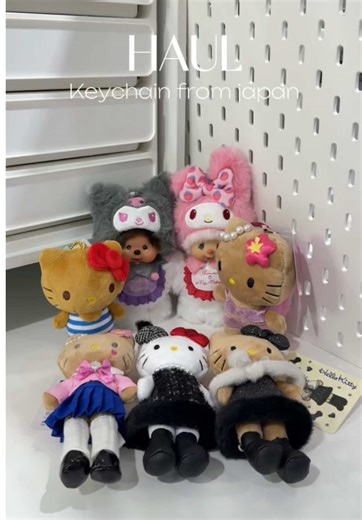 HAUL | พวงกุญแจจากญี่ปุ่น💓 น้าไปญี่ปุ่นเลยฝากน้าทุบมาให้ ครบตามลิสเลย 7 ตัวนี้คือคัดมาเน้นๆ น้องคิตตี้ผิวแทน น้องคิตตี้ขายาว น้องม่อนชิชิ คือถูกต้อง ใครกำลังจะไปญี่ปุ่นเซฟคลิปนี้ไว้ ไปตามหาไม่ตกเทรนแน่นอนค่าา🫶🏻😆 #japan #haul #kitty #hellokitty #monchhichi