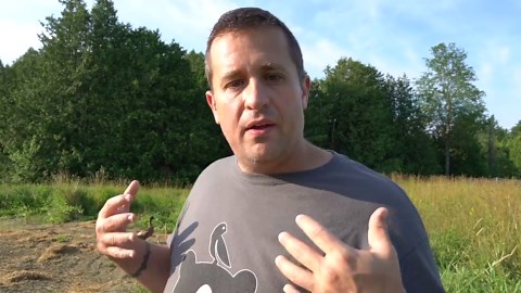 Scientific reason why male ducks cannot make a quacking sound