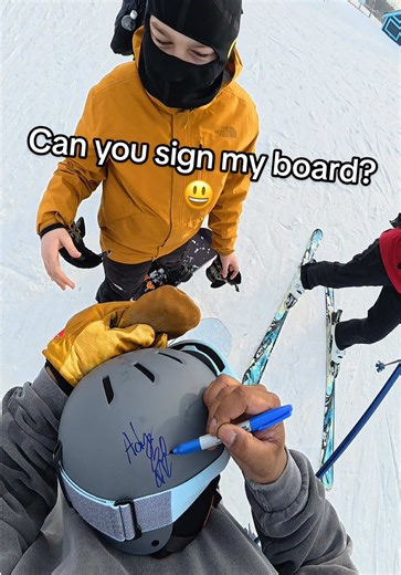 He actually found one😭(first time signing a board🙏) #fyp #alpinevalley #gocrazy #wholesome #snowboarding