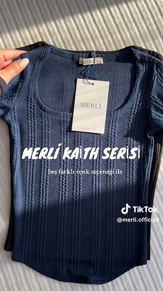 Merlí Kaith Serisi ile kendinden desenli kumaşı ve kusursuz kalıbı ile sadece Merlí’de! 🤍