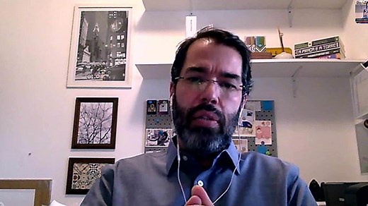 Pneumologista ensina exercício respiratório para aumentar a capacidade pulmonar