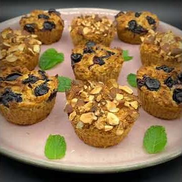 Bagte havregrøds muffins med æble, blåbær og mandler
