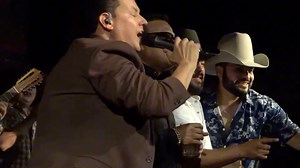 Como Amas a Dos - Grupo Intenso 🎶 en vivo desde el “Carlos Fest” 2024 🔥 | Carlos Leal y su Fara Fara Time