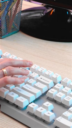 Transform Your Ruined Keyboard into a Unique Handbag