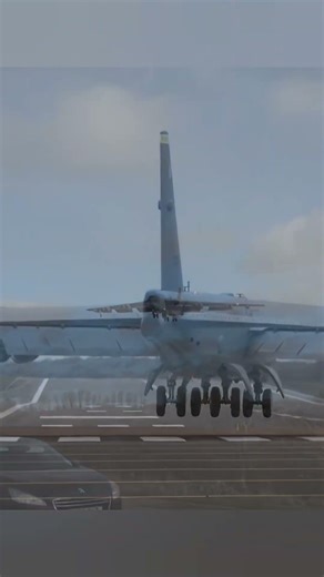B-52 Stratofortress Crosswind Landing – Power Meets Precision