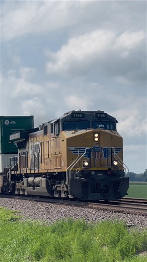 A Short Union Pacific Intermodal Doing 70 MPH!