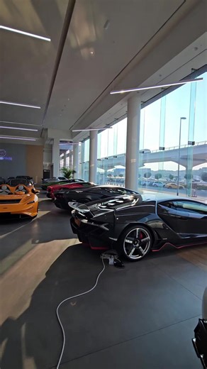 מי מנחש כמה כסף יש פה במכוניות #supercar #car #cars #dubai🇦🇪