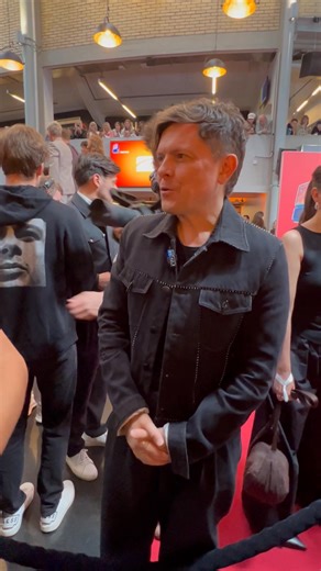 Michael Patrick Kelly liebt die Schweiz! Bei den Swiss Music Awards durften wir kurz mit dem Sänger sprechen – und er hat uns verraten, wie gut es ihm hier gefällt! 🥰 Am 02.05.2026 kommt er ins Hallenstadion Zürich – und das Beste: Es gibt noch Tickets! 🎟️ Wir freuen uns auf dich, Michael Patrick Kelly ! 💫 | Hallenstadion Zürich