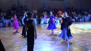 4.1K views · 48 reactions | Elegáns keringők, szenvedélyes latin dallamok, flittertől csillogó ruhák és könnyed táncosok a parketten. Mindebben része volt annak, aki ott volt a 10 Tánc és 8 Tánc Magyar Bajnokságon Algyőn. | Szeged Televízió | Facebook