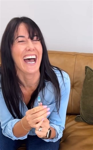 The secret? Stay so busy loving your life, the weeds (aka drama negativity) don’t stand a freakin’ chance. ✌🏼Jojo | Joelle Legg