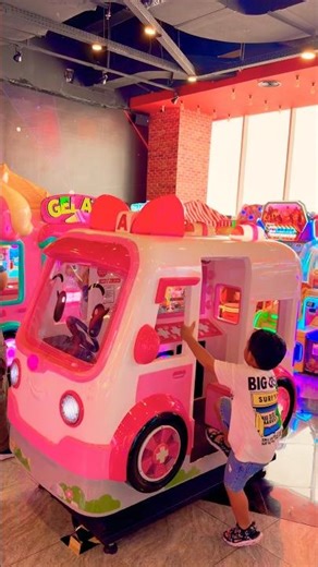 Happy moments on the sweet pink Hello Kitty mini bus ride! 🎀🚌#cocomelonlover #cocomelon #cutebaby
