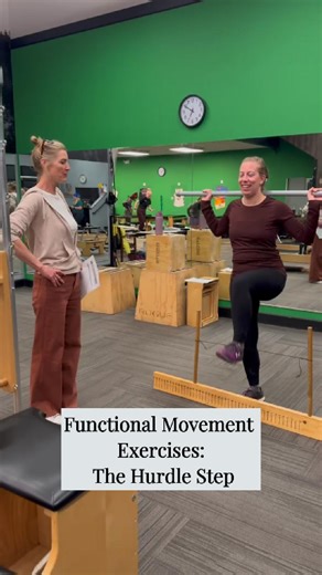 Here you see the Hurdle Step in action, one of the seven movements included in a Functional Movement Screening. In this exercise, each person stands tall, lifts one leg to clear the hurdle, lightly taps the heel on the opposite side, and returns to the starting position while maintaining posture and control in the standing leg. It may look straightforward, but it requires coordination between the hips, core, and lower body to stay steady without swaying or shifting. By observing this pattern, we