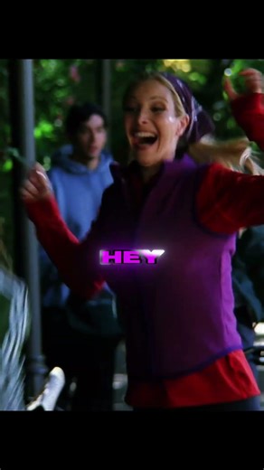 Phoebe teaches Rachel to run freely without caring what others think 🏃‍♀️#Friends #PhoebeBuffay