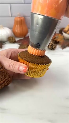 69K views · 496 reactions | Turning cupcakes into little pumpkins 療 Full tutorial’s on cakedbyrach.com ✨ #thanksgivingcupcakes #pumpkincupcakes #bakingtok #cupcakedecorating @top fans Kids Classroom Chronicles | Kids Classroom Chronicles | Facebook
