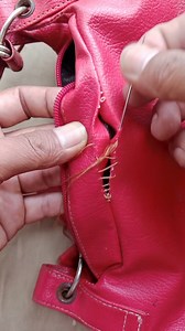 Sew-it-yourself tutorial for torn bags. If you have a torn bag, you can fix it yourself, everyone. #sewing #tips #fblifestyle #tutorial #reelsviral #fypreels #fypviralシ #fypシ | Tips dan trik menjahit