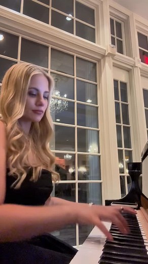 48 reactions | David Guetta - Without You ft.Usher Performing a pop set at the “Hope” Gala Dinner, where Donald Trump was in attendance. #pianist #newyorkpianist #poppianist #pianistpop #pianistnewyork | Anna Demis | Facebook