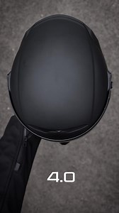 La missione dell'ATLAS 4.0 era chiara, creare un casco che fosse ancora più sicuro! 💪 Anche se i cambiamenti estetici sembrano pochi il 4.0 è stato completamente ripensato per rispettare i parametri di sicurezza ECE 22.06, grazie ad una struttura rivisitata, l'incredibile li er interno di @rheonlabs, riduzione del rumore grazie alle prese d'aria chiudibili e imbottiture migliorate. | Ruroc Italy