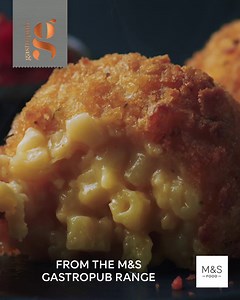Our Gastropub mac ‘n’ cheese balls are the comfort food you’ve been searching for! Tuck into macaroni tumbled in a blend of oozy cheddar, pecorino and mozzarella and coated in a crispy parsley crumb, served with smoky chipotle ketchup. 🧀🔥 | Marks and Spencer