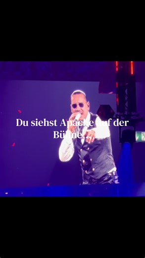 Träume fühlen sich manchmal viel zu gross an. Aber jeder auf dieser Bühne hat mal ganz unten angefangen. 🎤 ✨ #musik #apache #traum #deutschrapnewcomer