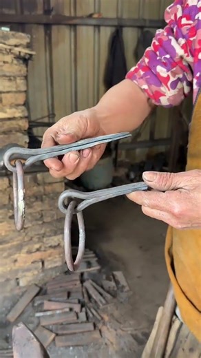 Crafting an Authentic Door Knocker in Wuyuan, Jiangxi - Traditional Art Unveiled